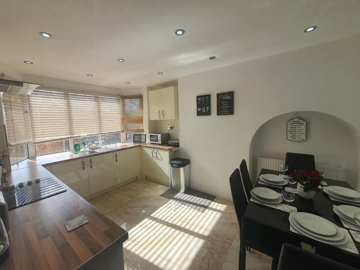 Stylish And Homey 3 Bedroom House With Free Parking & Wi-Fi Minworth 외부 사진