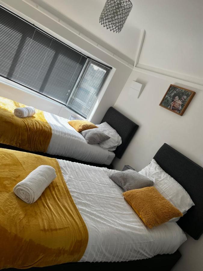 Stylish And Homey 3 Bedroom House With Free Parking & Wi-Fi Minworth 외부 사진