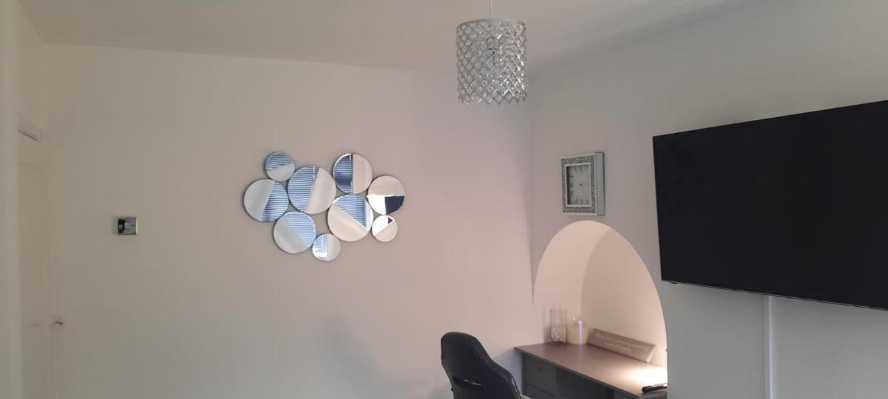Stylish And Homey 3 Bedroom House With Free Parking & Wi-Fi Minworth 외부 사진