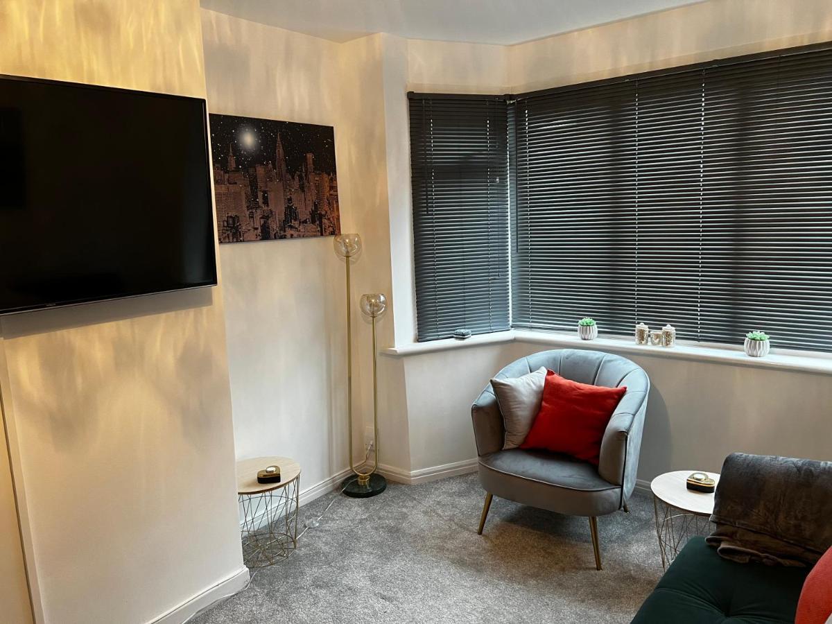 Stylish And Homey 3 Bedroom House With Free Parking & Wi-Fi Minworth 외부 사진